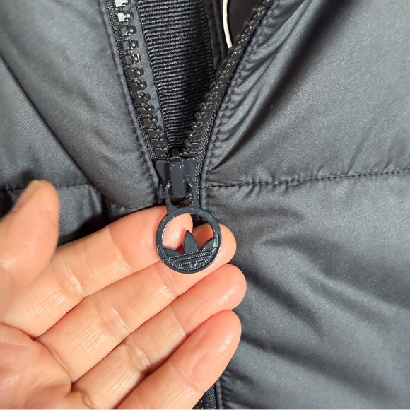 Adidas Originals Womens Slim Puffer Hooded 3-Stripes Jacket GD2507 MEDIUM Black - Picture 2 of 12